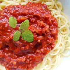 Proste i smaczne przepisy na spaghetti z mięsem mielonym, które zachwycą