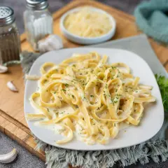 Jak przygotować idealne spaghetti z sosem alfredo w 30 minut