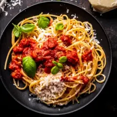 Przepis na sos do spaghetti z pomidorów, który zachwyci każdego smakosza