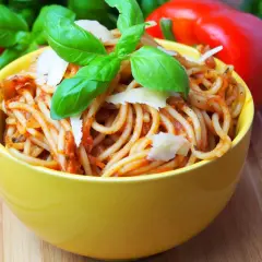 Szybki sos do spaghetti bez mięsa, który smakuje jak bolognese