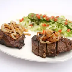 Najlepsze surówki do wątróbki drobiowej, które zaskoczą Twoje kubki smakowe