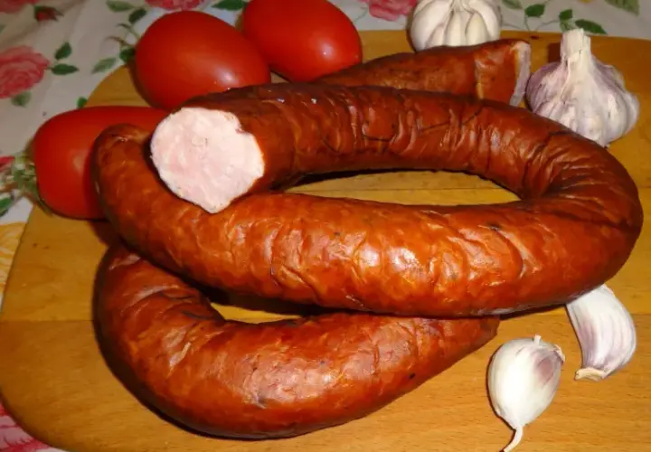 Kiełbasa krucha z galaretką – idealny smak na każdą okazję