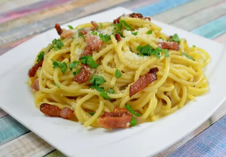 Przepis na spaghetti carbonara, który zaimponuje każdemu smakoszowi
