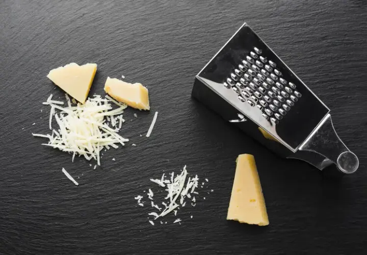 Jaki ser do spaghetti zamiast parmezanu? Oto smaczne zamienniki