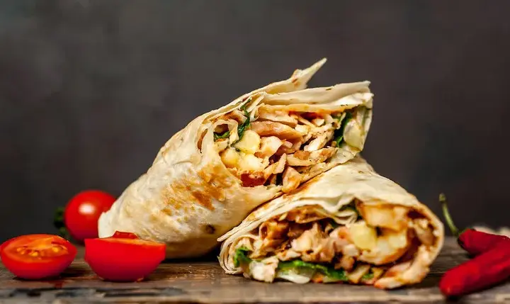 Czym jest shoarma z kurczaka? Odkryj smak i przepisy na danie
