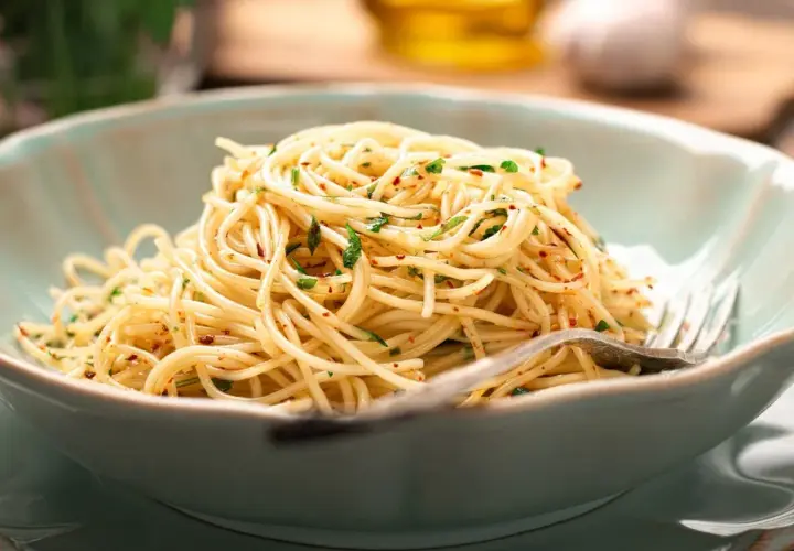 Idealny przepis na spaghetti olio aglio, który zachwyci każdego smakosza