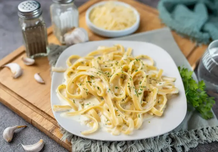 Jak przygotować idealne spaghetti z sosem alfredo w 30 minut