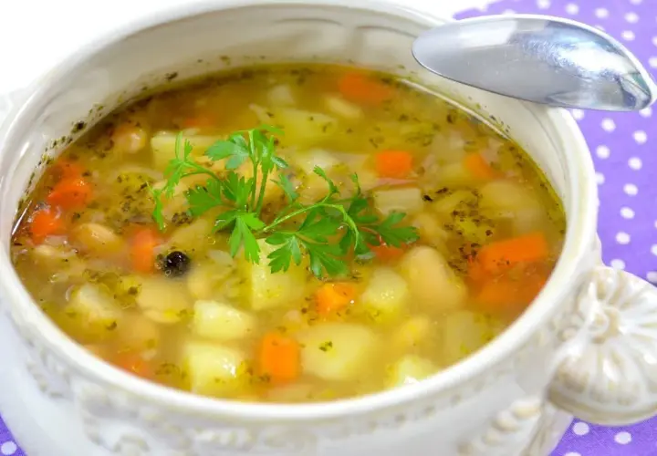 Jak zrobić dobrą zupę fasolową, aby zachwycić smakiem i aromatem