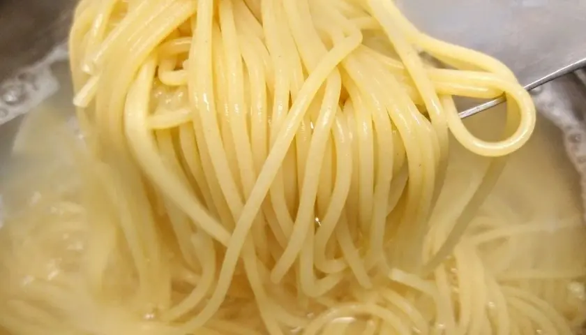 Jak idealnie ugotować makaron spaghetti al dente i uniknąć błędów