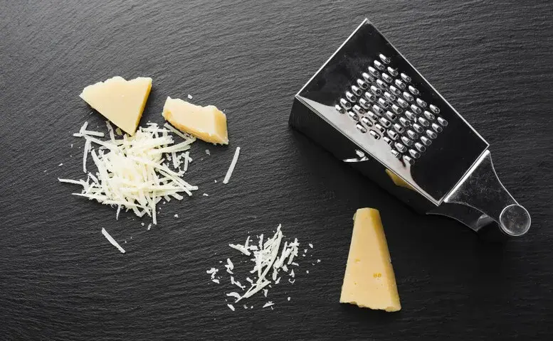 Jaki ser do spaghetti zamiast parmezanu? Oto smaczne zamienniki