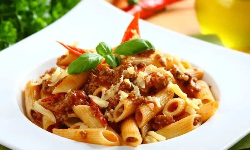 Penne bolognese - prosty przepis na pyszne danie, które zachwyca