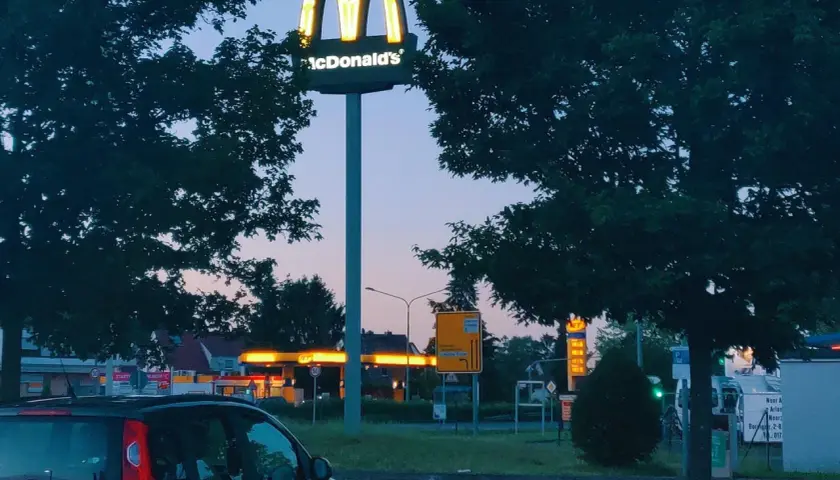 KFC dzisiaj otwarte? Sprawdź godziny i uniknij rozczarowania