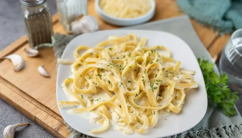 Jak przygotować idealne spaghetti z sosem alfredo w 30 minut