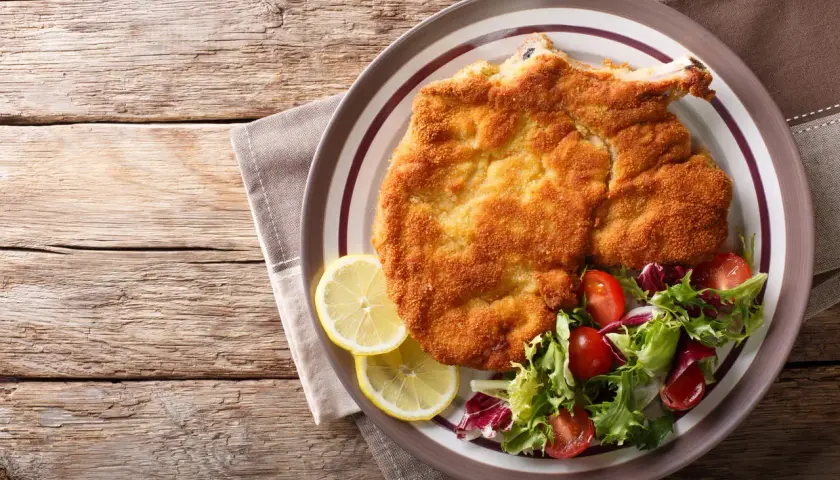 Jak przygotować schab z kością, aby był soczysty i aromatyczny