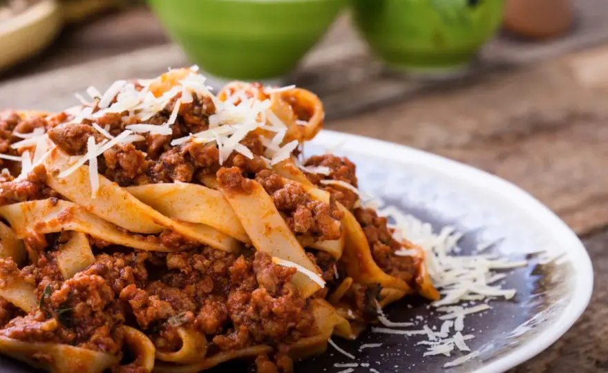 Jakie mięso mielone do spaghetti bolognese? Sprawdź najlepsze opcje