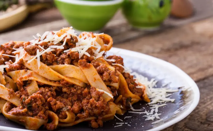 Jakie mięso na spaghetti? Oto najlepsze opcje i przepisy