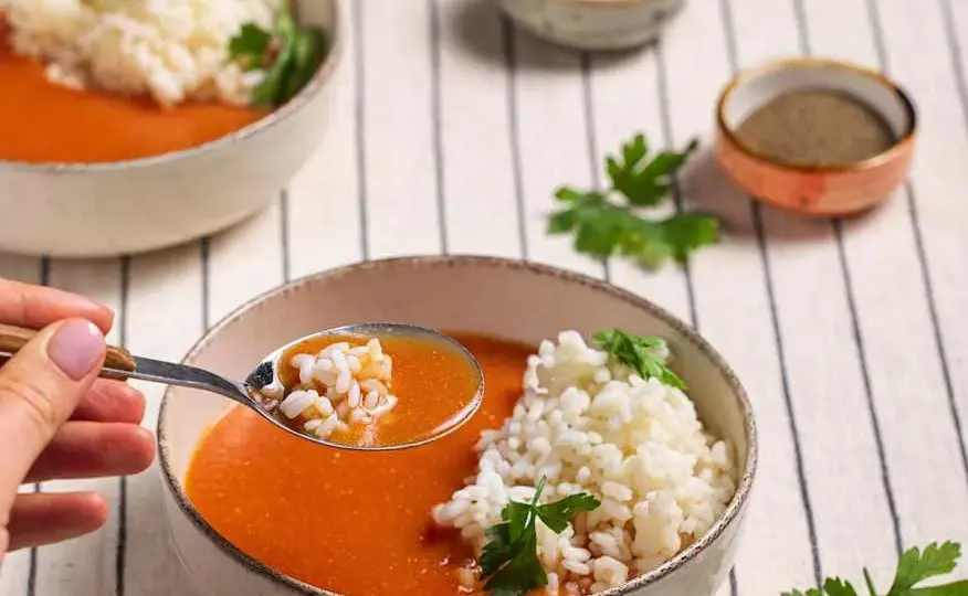 Zupa pomidorowa jak u babci - smak dzieciństwa w Twojej kuchni