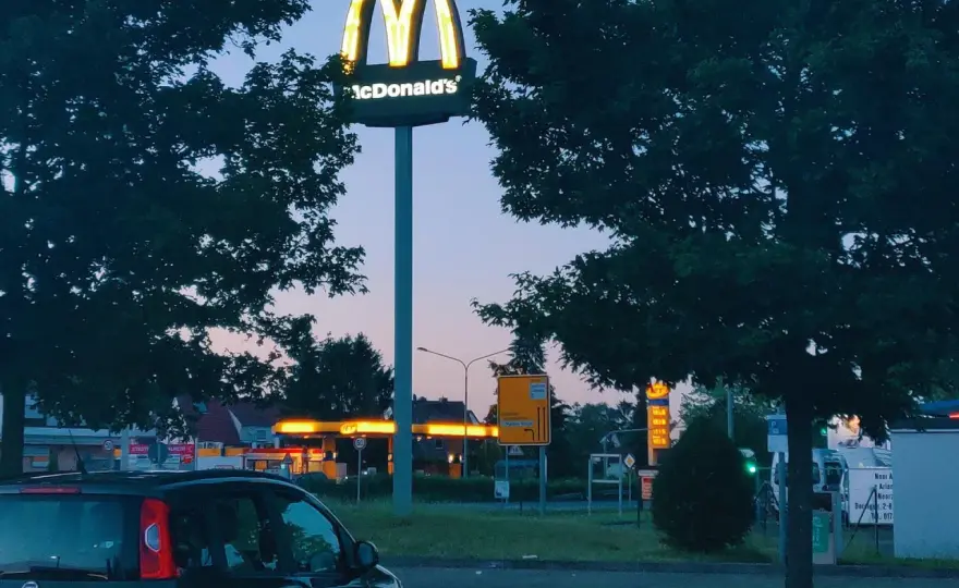 KFC dzisiaj otwarte? Sprawdź godziny i uniknij rozczarowania