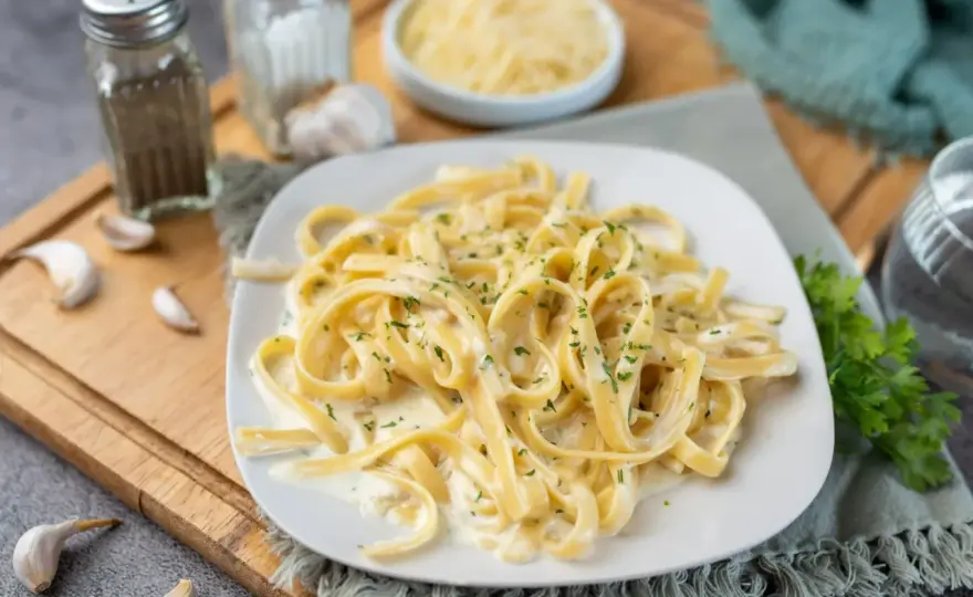 Jak przygotować idealne spaghetti z sosem alfredo w 30 minut