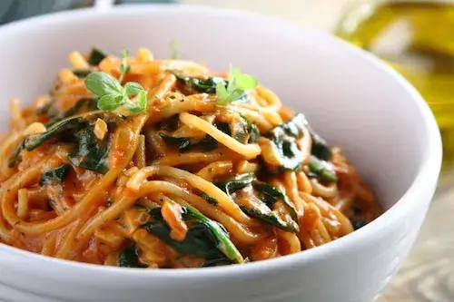 Zdjęcie Pomysły na spaghetti, które zaskoczą Twoich gości i ułatwią gotowanie
